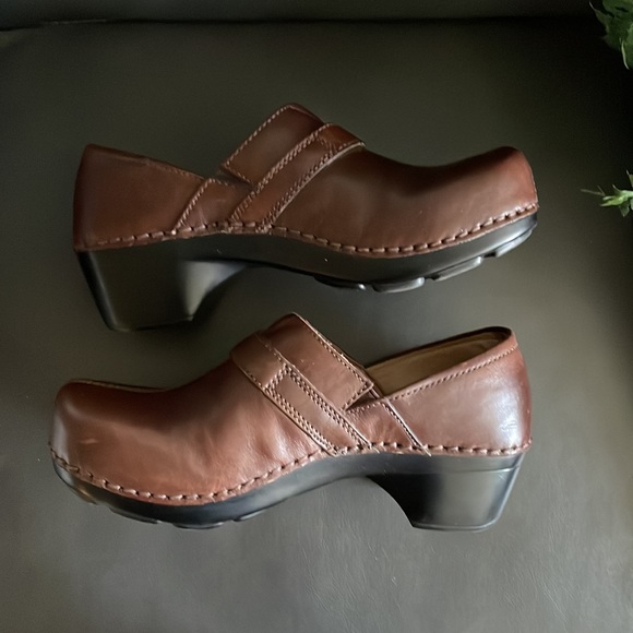 🌸 5/$35. Dansko Solstice Chestnut Brown Clog - Picture 6 of 9